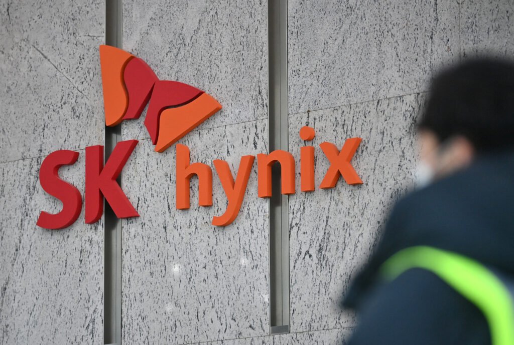 The US allows SK Hynix a year of access to chip equipment for factories in China