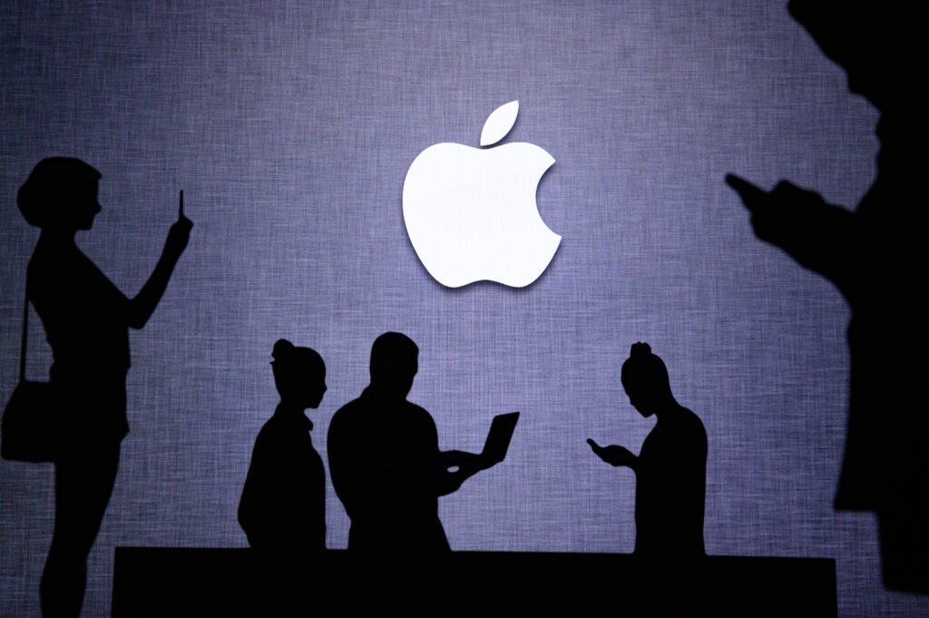 Apple at a crossroads with EU regulatory compliance and new product unveilings.